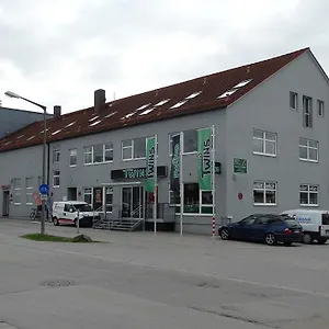 Amy Ratyzbona